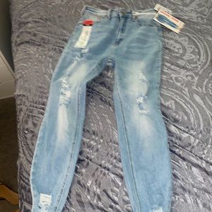 Brand new skinny jeans with tags from Wax Jean in the size 5/27